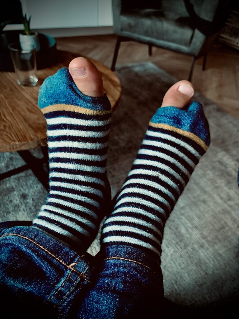 Gat in sok van beide voeten